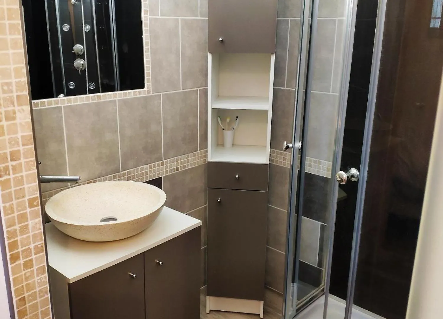 Charmant 2 Pieces Vue Mer Et Chateau Et Parking 빌뇌브루베 프랑스