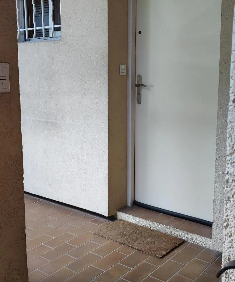Charmant 2 Pieces Vue Mer Et Chateau Et Parking Villeneuve-Loubet